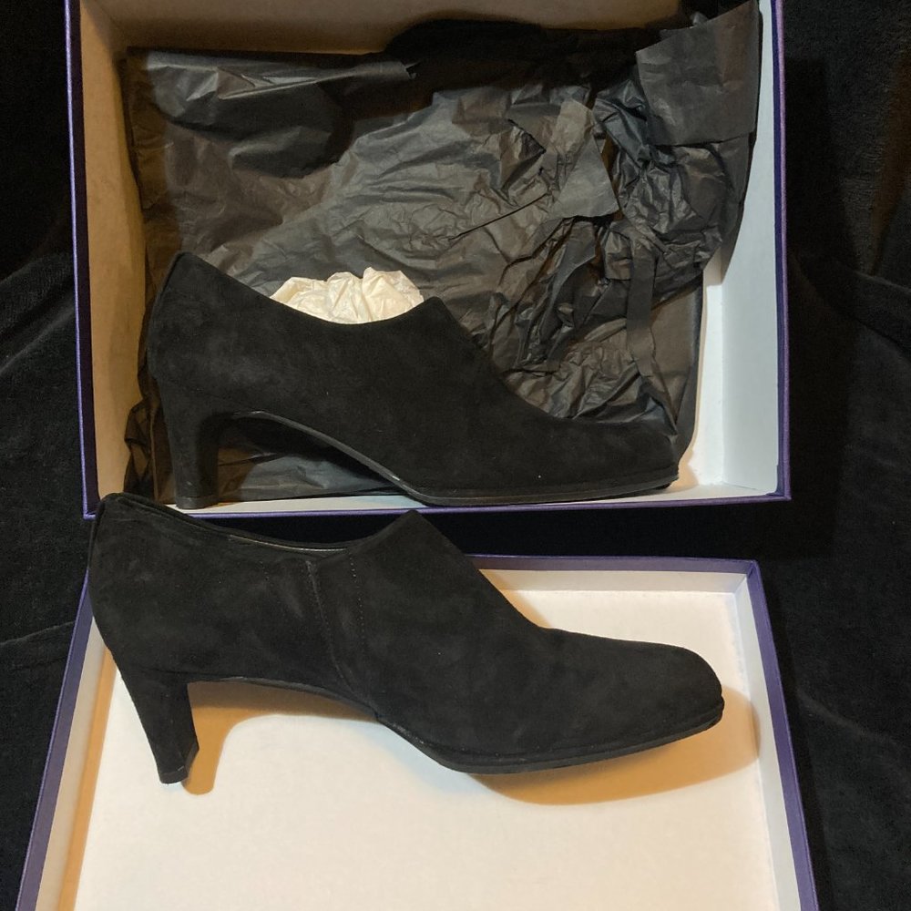 Stuart Weitzman Black Suede Booties size 7 light wear on sole